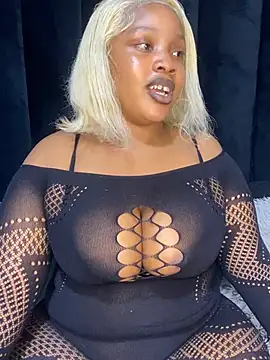 Snapshot of THICKBARBIE32 chatting on July 1, 2026, 1:07 am THICKBARBIE32 online show from July 1, 2026, 1:07 am