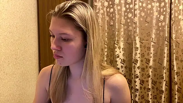 Snapshot of SkyeDavis chatting on December 22, 2025, 7:00 pm SkyeDavis online show from December 22, 2025, 7:00 pm