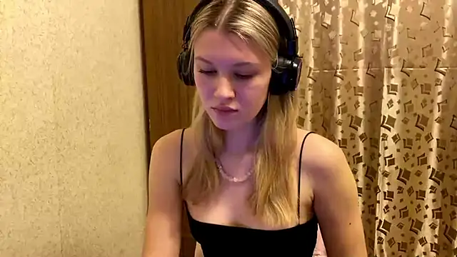 Snapshot of SkyeDavis chatting on January 10, 2026, 7:26 pm SkyeDavis online show from January 10, 2026, 7:26 pm