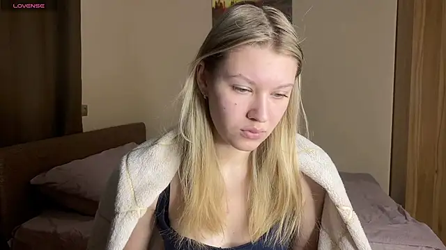 Snapshot of SkyeDavis chatting on February 4, 2026, 6:36 pm SkyeDavis online show from February 4, 2026, 6:36 pm