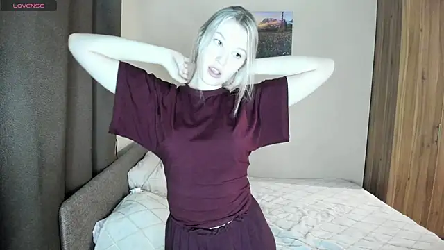 Snapshot of SkyeDavis chatting on February 6, 2026, 7:17 pm SkyeDavis online show from February 6, 2026, 7:17 pm