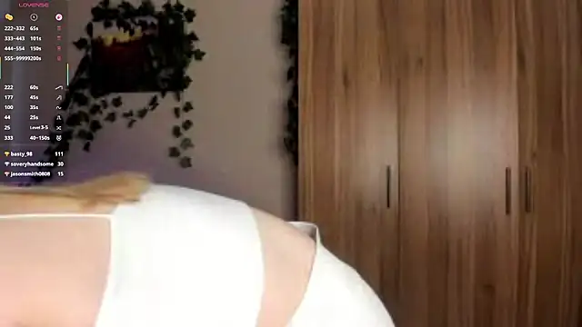 Snapshot of SkyeDavis chatting on March 20, 2026, 2:22 pm SkyeDavis online show from March 20, 2026, 2:22 pm