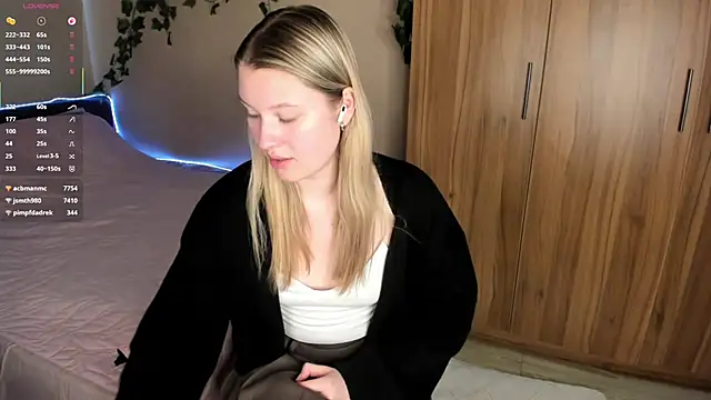 Snapshot of SkyeDavis chatting on March 26, 2026, 1:06 pm SkyeDavis online show from March 26, 2026, 1:06 pm