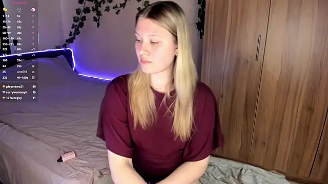 Snapshot of SkyeDavis chatting on April 22, 2026, 1:12 pm SkyeDavis online show from April 22, 2026, 1:12 pm
