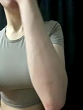 shrie beverly0000 online show from December 16, 2025, 9:53 pm