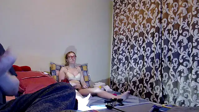 yunis32 online show from February 13, 2025, 6:27 pm