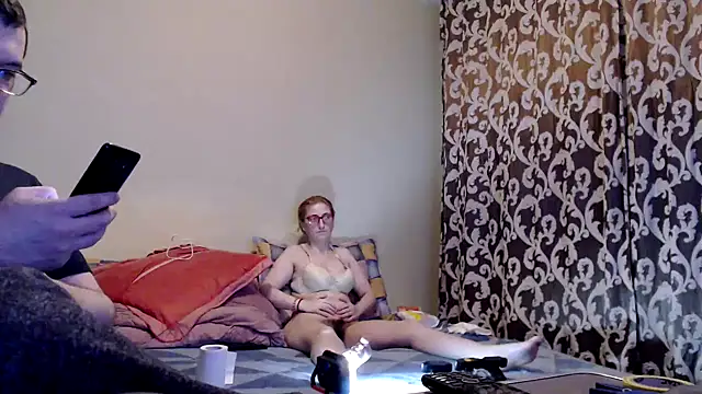 yunis32 online show from February 14, 2025, 7:23 pm