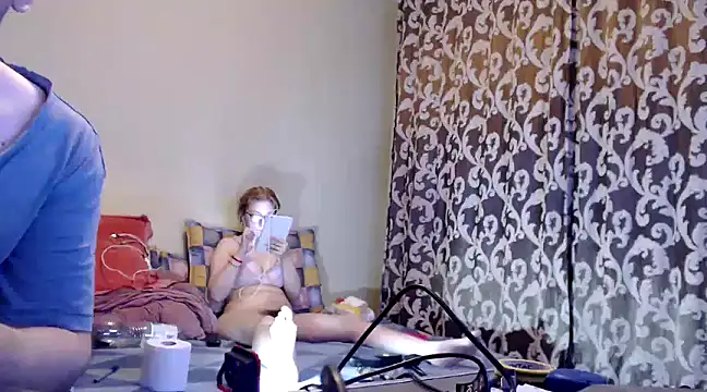 yunis32 online show from February 26, 2025, 8:54 pm