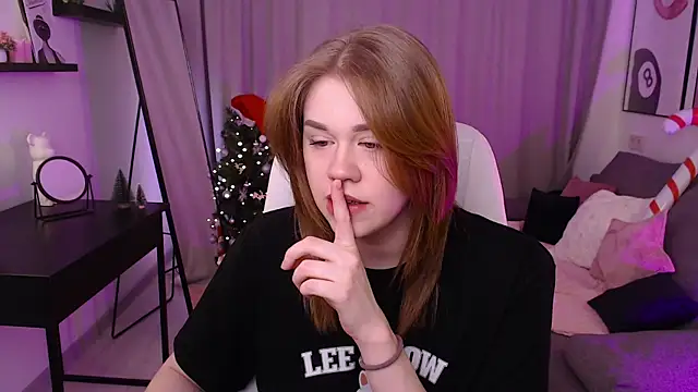 Snapshot of Alison_Doody chatting on December 23, 2025, 7:39 am Alison Doody online show from December 23, 2025, 7:39 am