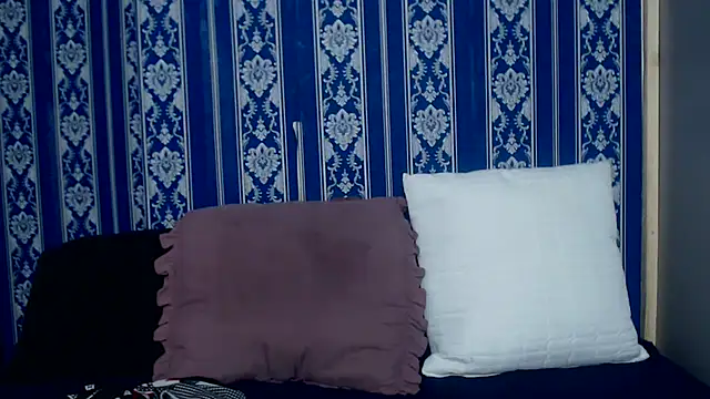 Snapshot of TemptingCloeXx chatting on February 2, 2026, 6:17 pm TemptingCloeXx online show from February 2, 2026, 6:17 pm