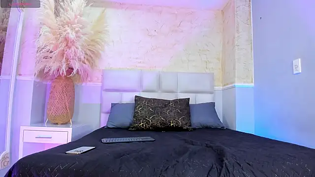 Snapshot of HileySweett chatting on December 15, 2025, 2:43 pm HileySweett online show from December 15, 2025, 2:43 pm