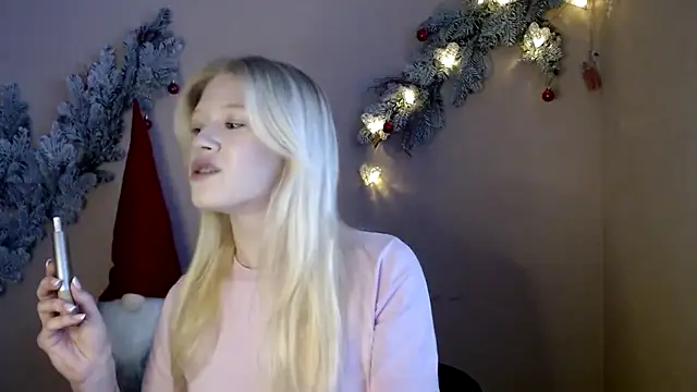 Snapshot of Aria__Moon chatting on December 16, 2025, 1:38 pm Aria Moon online show from December 16, 2025, 1:38 pm