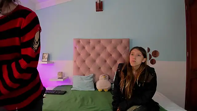 Snapshot of Briar_y_Blair chatting on December 19, 2025, 1:51 pm Briar y Blair online show from December 19, 2025, 1:51 pm