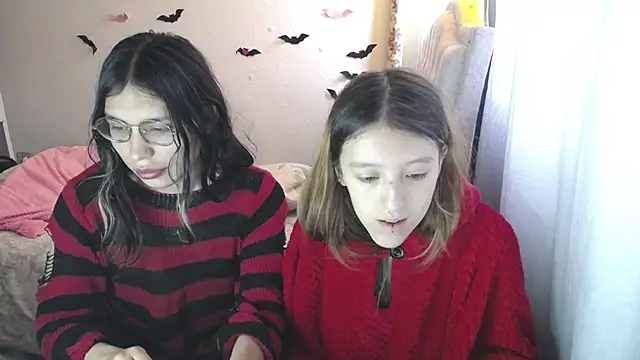 Snapshot of Briar_y_Blair chatting on January 14, 2026, 1:39 pm Briar y Blair online show from January 14, 2026, 1:39 pm