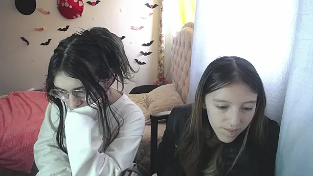 Snapshot of Briar_y_Blair chatting on March 5, 2026, 2:35 pm Briar y Blair online show from March 5, 2026, 2:35 pm