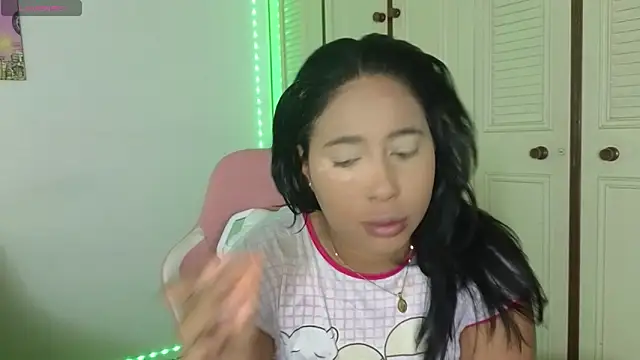 Snapshot of Valery__lovex chatting on February 19, 2026, 9:05 am Valery lovex online show from February 19, 2026, 9:05 am