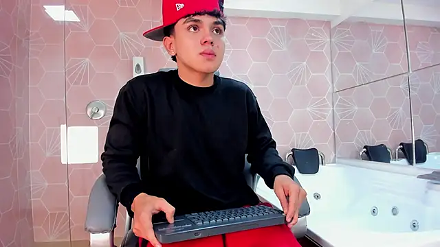  TaylorBlack online show from March 21, 2026, 11:26 am