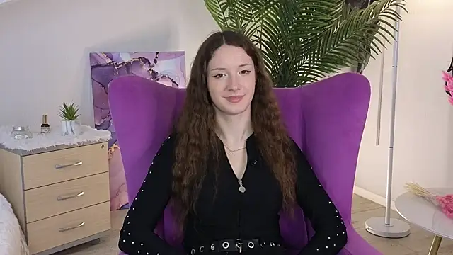 Snapshot of KarmenRasey chatting on December 16, 2025, 2:44 pm KarmenRasey online show from December 16, 2025, 2:44 pm