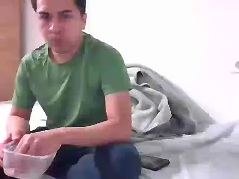 Snapshot of sweetpinoy2027 chatting on February 25, 2026, 5:33 pm sweetpinoy2027 online show from February 25, 2026, 5:33 pm