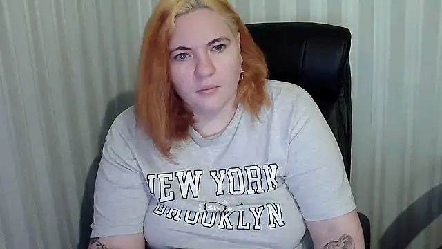 Snapshot of LissaLeon chatting on December 16, 2025, 8:52 am LissaLeon online show from December 16, 2025, 8:52 am