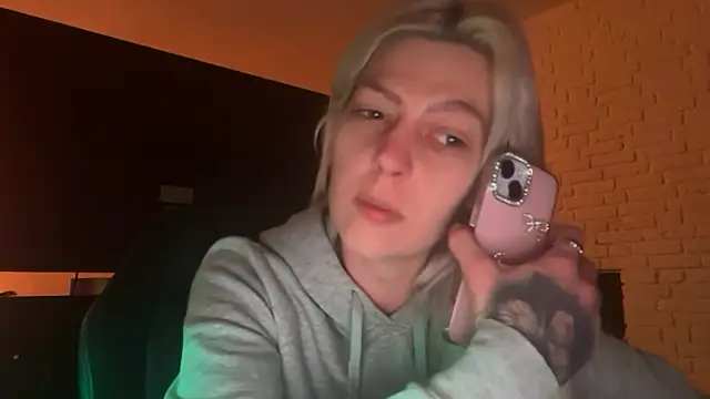 Snapshot of Melina_Diamond chatting on January 6, 2026, 3:32 am Melina Diamond online show from January 6, 2026, 3:32 am