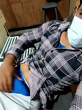  alexzz1155  online show from December 17, 2025, 4:29 am