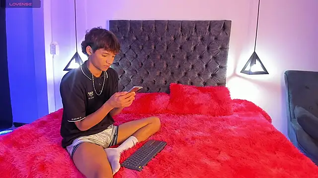 Snapshot of im_ralff chatting on December 17, 2025, 8:15 pm im ralff online show from December 17, 2025, 8:15 pm