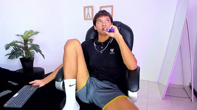 Snapshot of im_ralff chatting on January 9, 2026, 8:32 pm im ralff online show from January 9, 2026, 8:32 pm