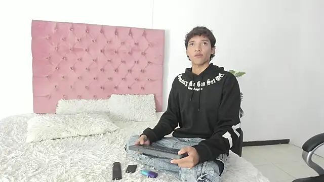 Snapshot of im_ralff chatting on January 11, 2026, 8:25 pm im ralff online show from January 11, 2026, 8:25 pm