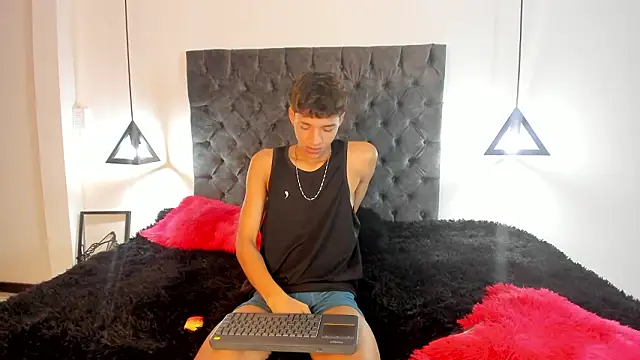 Snapshot of im_ralff chatting on February 4, 2026, 12:22 pm im ralff online show from February 4, 2026, 12:22 pm