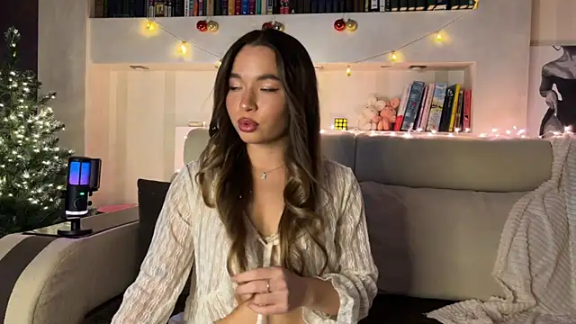 Snapshot of Avvechloe chatting on December 17, 2025, 8:48 pm Avvechloe online show from December 17, 2025, 8:48 pm