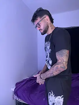 Snapshot of thedragonboyxxx chatting on December 20, 2025, 4:19 am thedragonboyxxx online show from December 20, 2025, 4:19 am