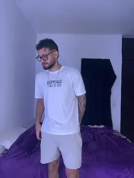 Snapshot of thedragonboyxxx chatting on December 21, 2025, 4:19 am thedragonboyxxx online show from December 21, 2025, 4:19 am