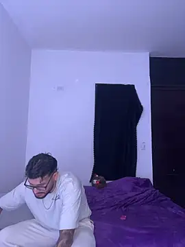 Snapshot of thedragonboyxxx chatting on December 23, 2025, 3:59 am thedragonboyxxx online show from December 23, 2025, 3:59 am