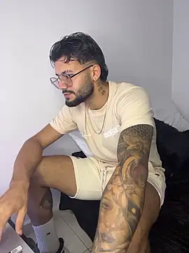 Snapshot of thedragonboyxxx chatting on January 5, 2026, 11:52 pm thedragonboyxxx online show from January 5, 2026, 11:52 pm