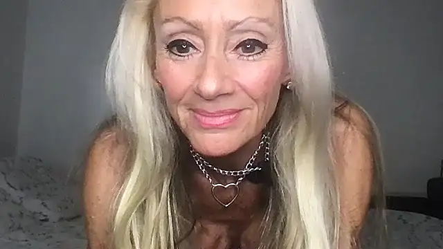 siennadiamond online show from May 18, 2026, 11:38 am