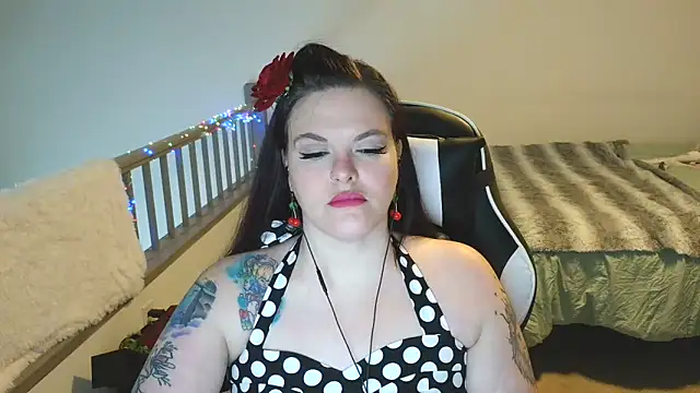 Snapshot of VixieVanderbilt chatting on December 17, 2025, 4:46 pm VixieVanderbilt online show from December 17, 2025, 4:46 pm