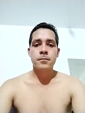 Snapshot of Chris_hot33 chatting on December 17, 2025, 2:39 am Chris hot33 online show from December 17, 2025, 2:39 am