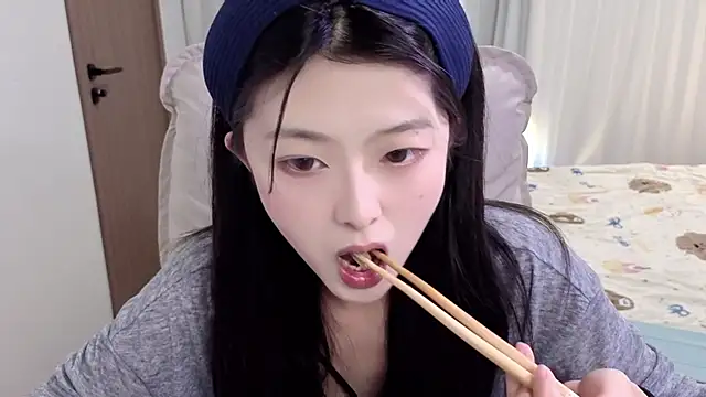 Snapshot of Koikoi___ chatting on February 25, 2026, 12:37 pm Koikoi online show from February 25, 2026, 12:37 pm