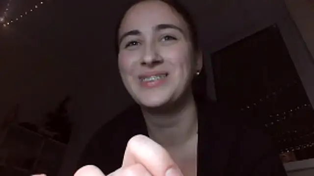 moonhigl online show from December 17, 2025, 6:25 pm