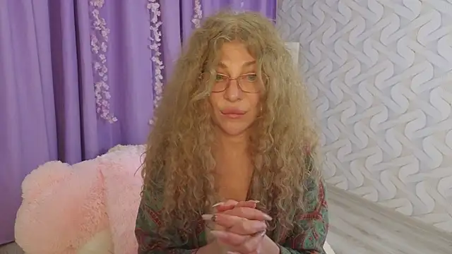 EvaTemptt online show from March 1, 2026, 4:42 pm