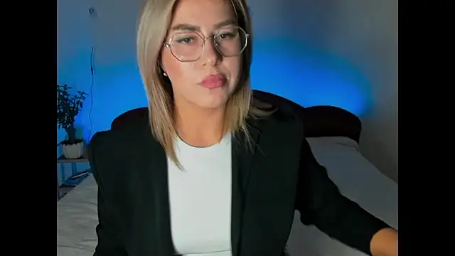 Roxi Joy online show from January 15, 2026, 6:00 pm