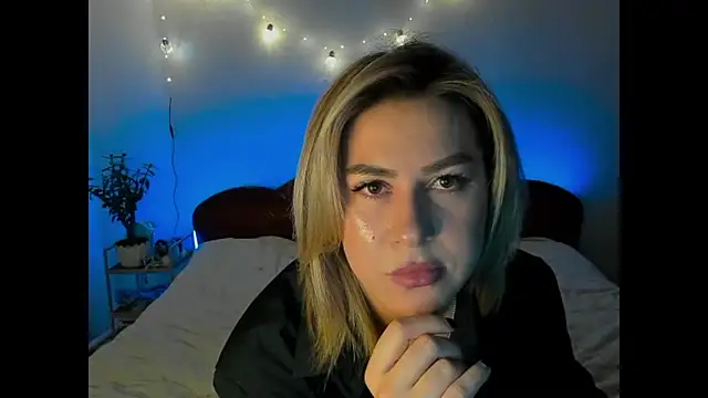 Snapshot of Roxi_Joy chatting on January 18, 2026, 5:28 pm Roxi Joy online show from January 18, 2026, 5:28 pm