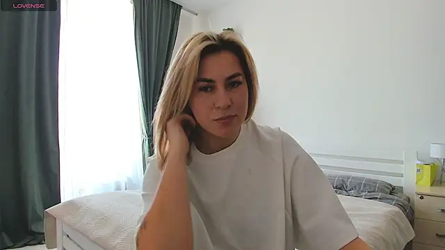 Snapshot of Roxi_Joy chatting on February 20, 2026, 1:22 pm Roxi Joy online show from February 20, 2026, 1:22 pm