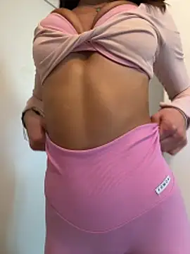 Snapshot of rebyreby11 chatting on December 17, 2025, 9:15 am rebyreby11 online show from December 17, 2025, 9:15 am