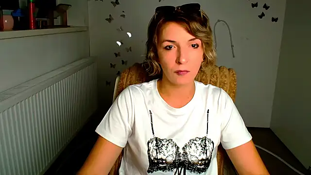 Lana Foxyy online show from July 12, 2026, 5:42 am
