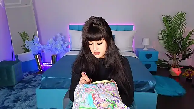 Snapshot of EvaNani chatting on December 16, 2025, 3:28 pm EvaNani online show from December 16, 2025, 3:28 pm