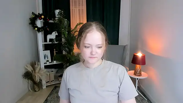 Snapshot of Yennefer__ chatting on December 17, 2025, 4:24 pm Yennefer online show from December 17, 2025, 4:24 pm