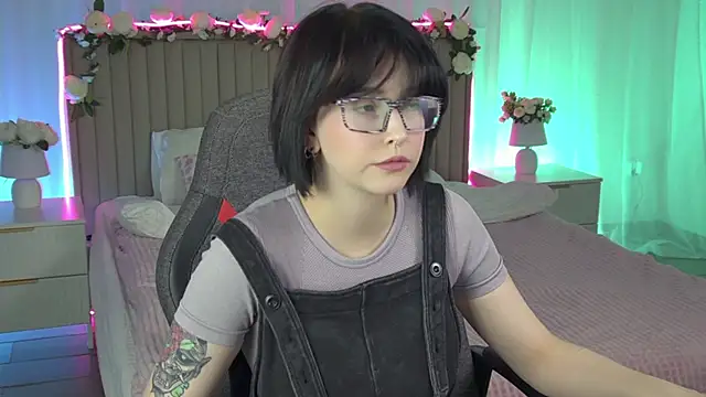 Snapshot of ElenaSomerhalder chatting on January 13, 2026, 9:47 am ElenaSomerhalder online show from January 13, 2026, 9:47 am