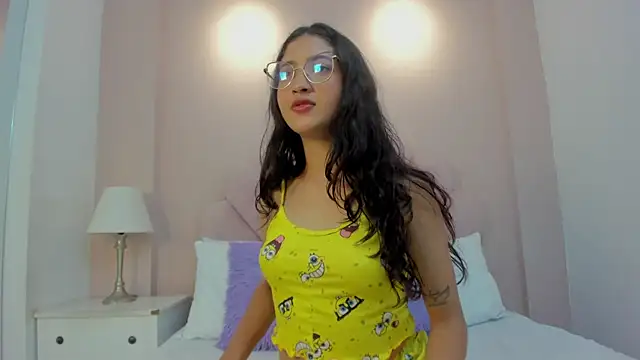 Snapshot of cammirose_ chatting on December 20, 2025, 11:17 am cammirose online show from December 20, 2025, 11:17 am